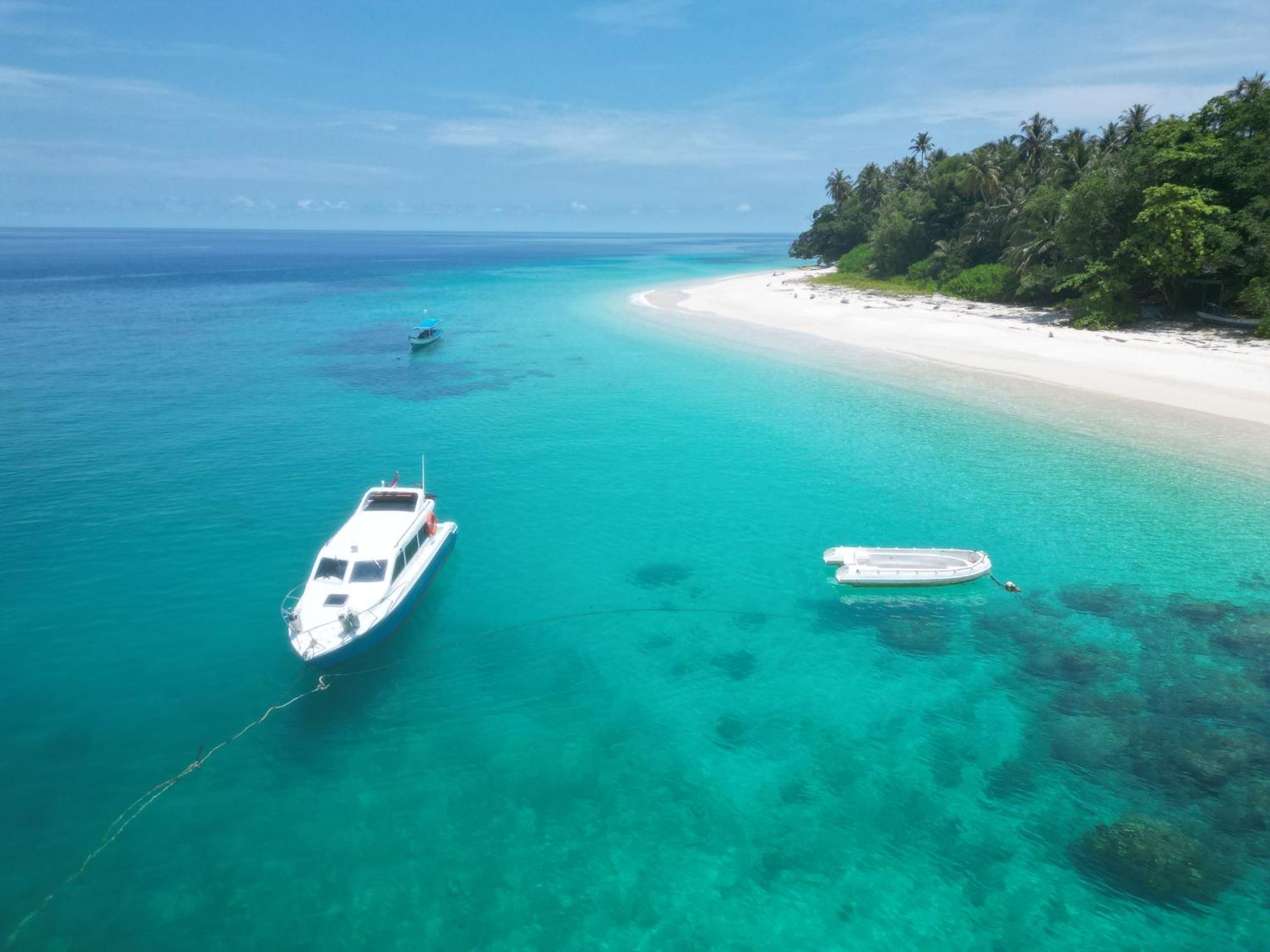 Pinang Island - Private Island Sea View Bungalows Singkil  Exterior foto